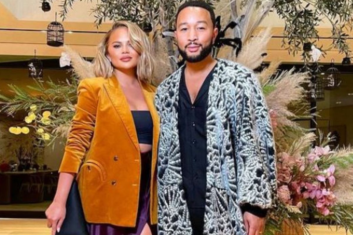 Chrissy Teigen și John Legend nu sunt invitați la multe nunți. Care este motivul