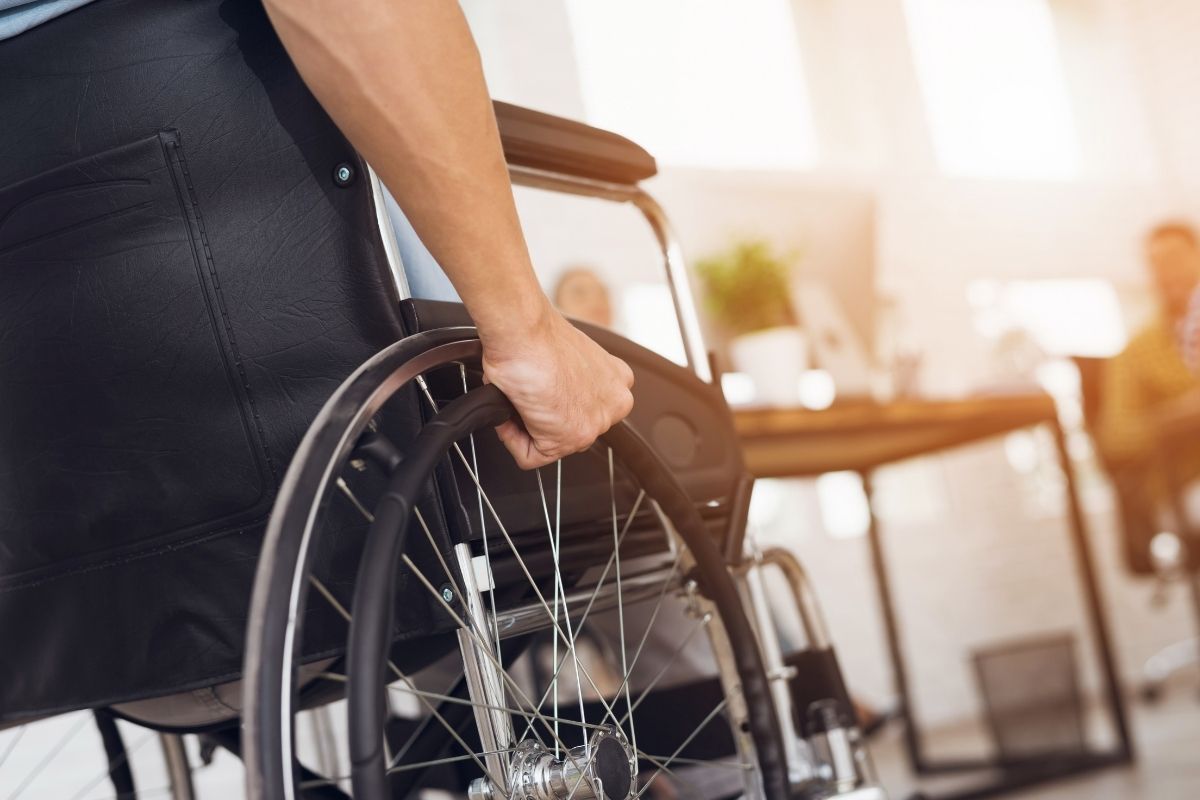 Persoanele adulte cu dizabilități din orașul Deva pot beneficia de un nou serviciu social