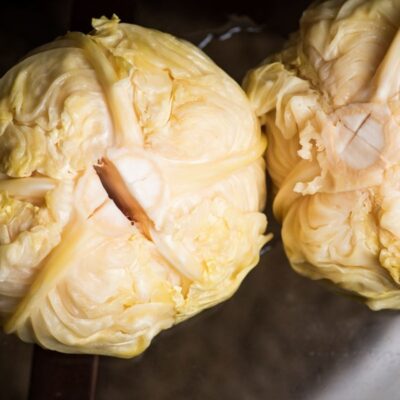 Cum se pune varza la murat. Așa rămâne crocantă și se păstează perfect peste iarnă