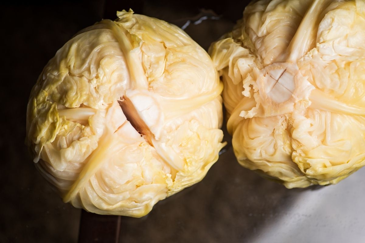 Cum se pune varza la murat. Așa rămâne crocantă și se păstează perfect peste iarnă