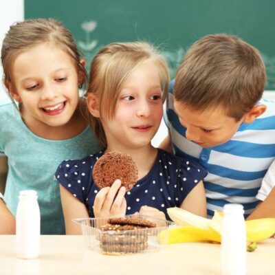 Gustările 'sănătoase' îți pot face copilul dependent de zahăr