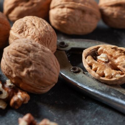 Ce se întâmplă dacă mănânci 5 nuci pe zi? Efecte uluitoare pentru organism la doar 4 ore după ce le consumi