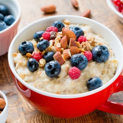 Ce se întâmplă în corp dacă mănânci fulgi de ovăz la micul dejun. Efectele apar în câteva minute