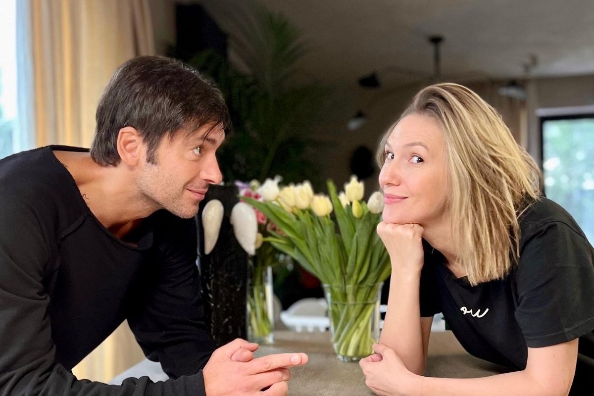 Cum arată blocul în care se mută Adela Popescu și Radu Vâlcan, la mare. Se află în stațiunea Olimp